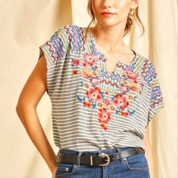 𝅺Savanna Jane Embroidered Blouse - Picture 1 of 7